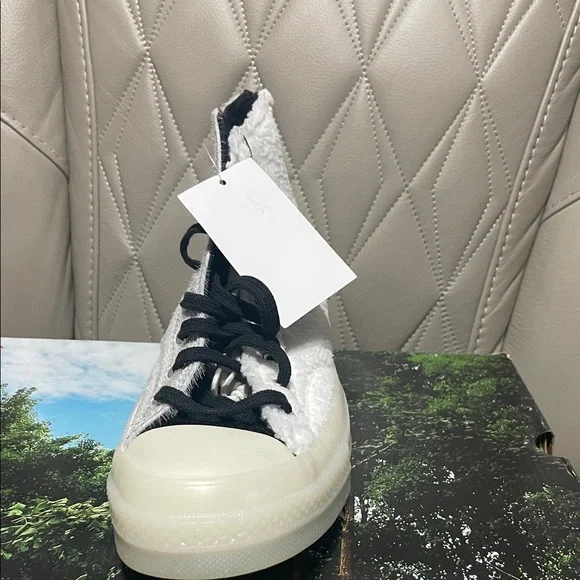 Converse Chuck 70 Low Top Sneakers in Cream & Black - Picture 5 of 12